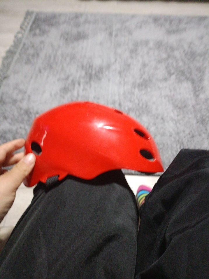 Kırmızı Minimalist Motosiklet Kaskı - Görsel 2