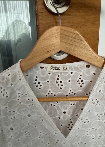 Robin Dantel Detaylı Beyaz Mini Bluz