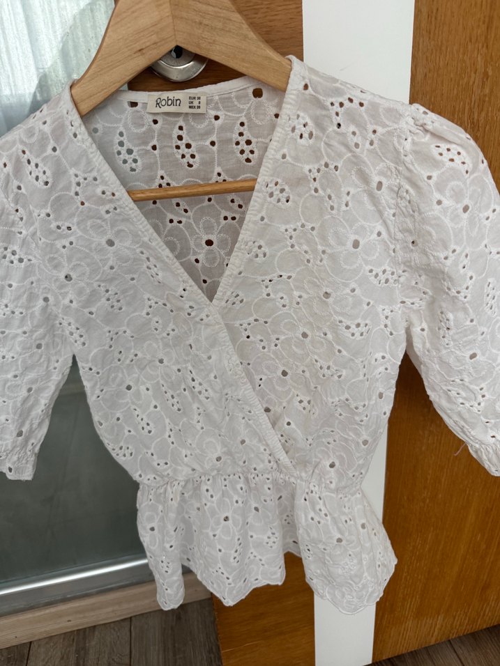 Dantel Detaylı Beyaz Mini Bluz - Görsel 2