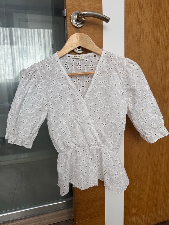 Dantel Detaylı Beyaz Mini Bluz - Görsel 3