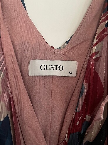 Gusto Elbise