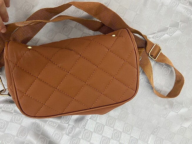  Beden kahverengi Renk YSL logolu çanta