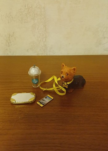 Barbie Beyaz Çiçek Desenli Bebek orjinal kolleksiyonluk - Görsel 2