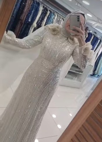 Uzun Kollu Beyaz Payetli Abiye Elbise