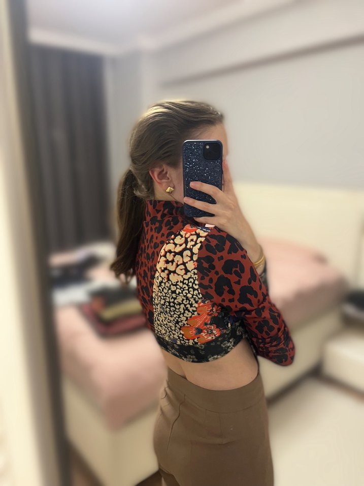 Yüksek Yakalı, Desenli,Kadın Bluz - Görsel 2