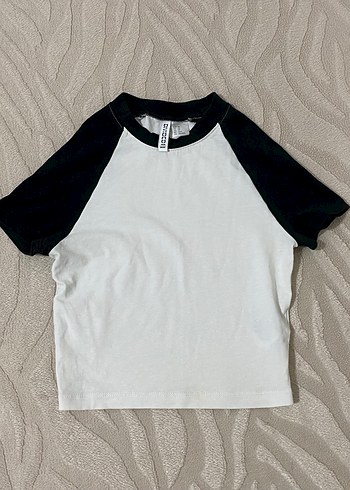 H&M Siyah Beyaz Kısa Kollu Kadın Tişört