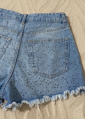 s Beden Bershka Pul Detaylı Bağlama Desenli Mini Kot Şort