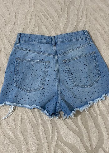 Bershka Bershka Pul Detaylı Bağlama Desenli Mini Kot Şort