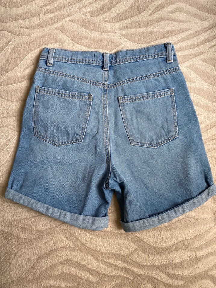 lc waikiki şort ve bershka üst - Görsel 3