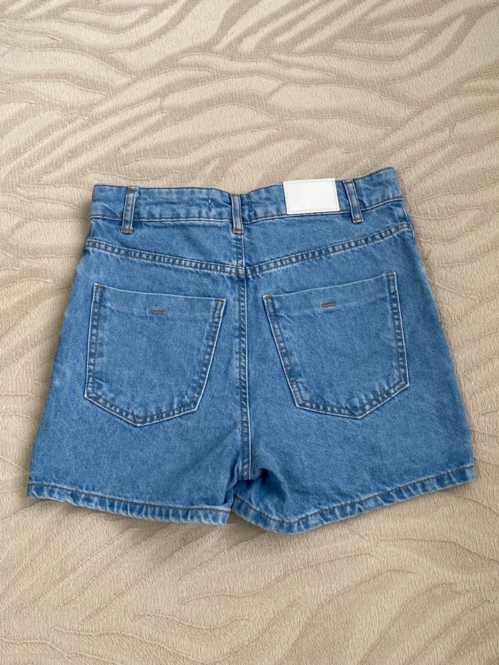 lc waikiki şort etek ve tişört - Görsel 3