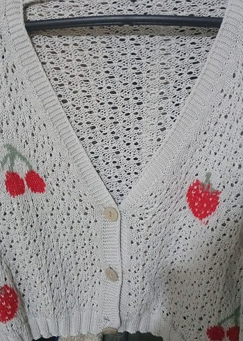 Nakışlı V Yaka Beyaz Kadın Hırka - Görsel 3