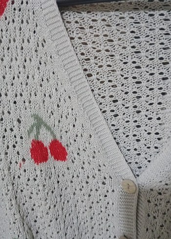 Nakışlı V Yaka Beyaz Kadın Hırka - Görsel 2