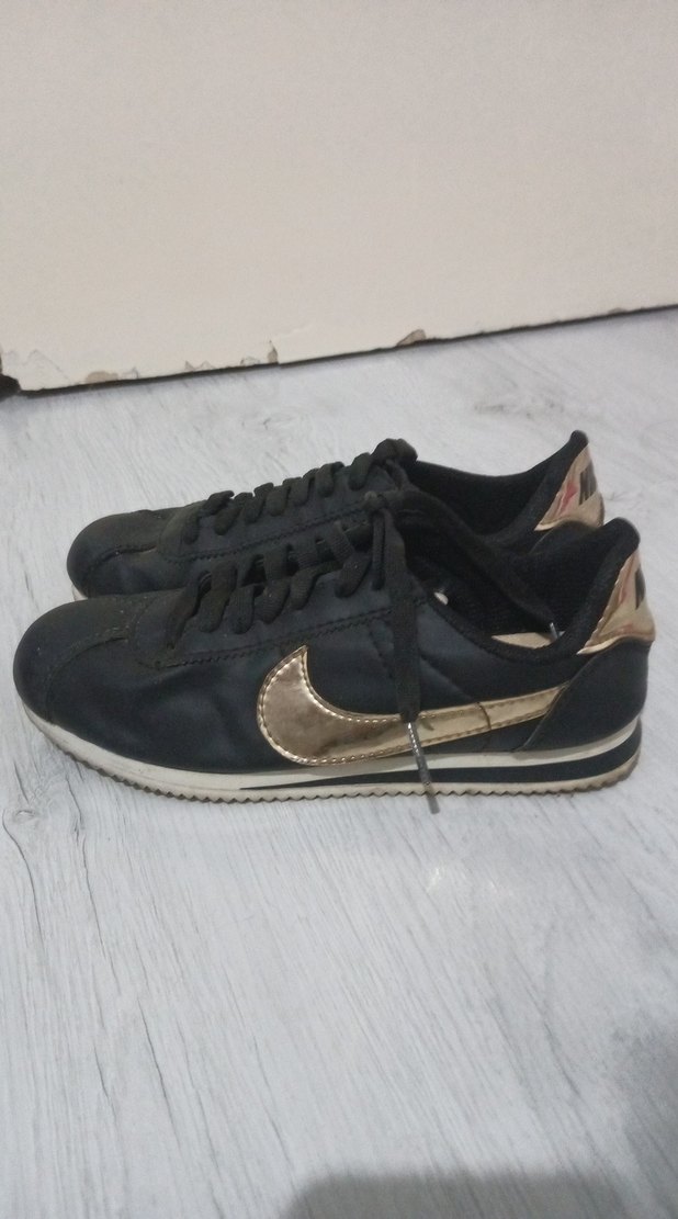 Siyah Altın Detaylı Kadın Spor Ayakkabı - Görsel 3