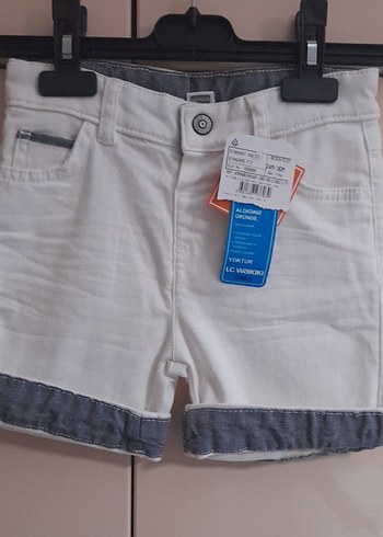 LC Waikiki Beyaz Kemerli Erkek Denim Şort