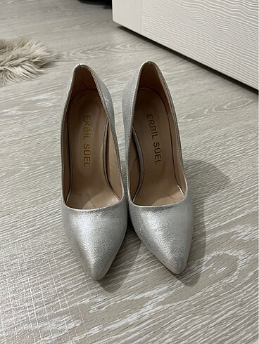 Gümüş stiletto