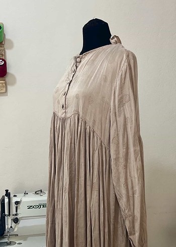 Düğmeli Bej Uzun ferace elbise - Görsel 2