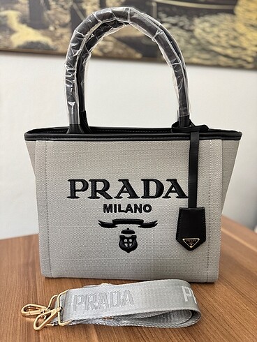 Prada Çanta