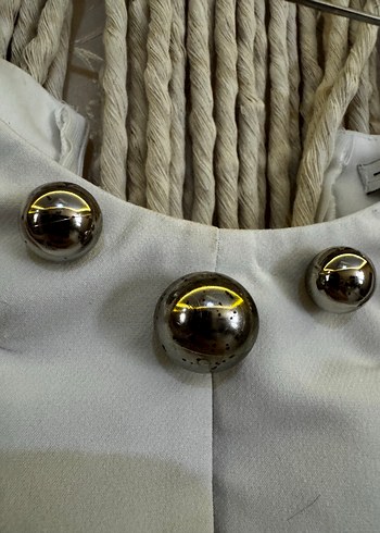 Düğmeli Beyaz V Yaka Uzun Abiye Elbise - Görsel 4