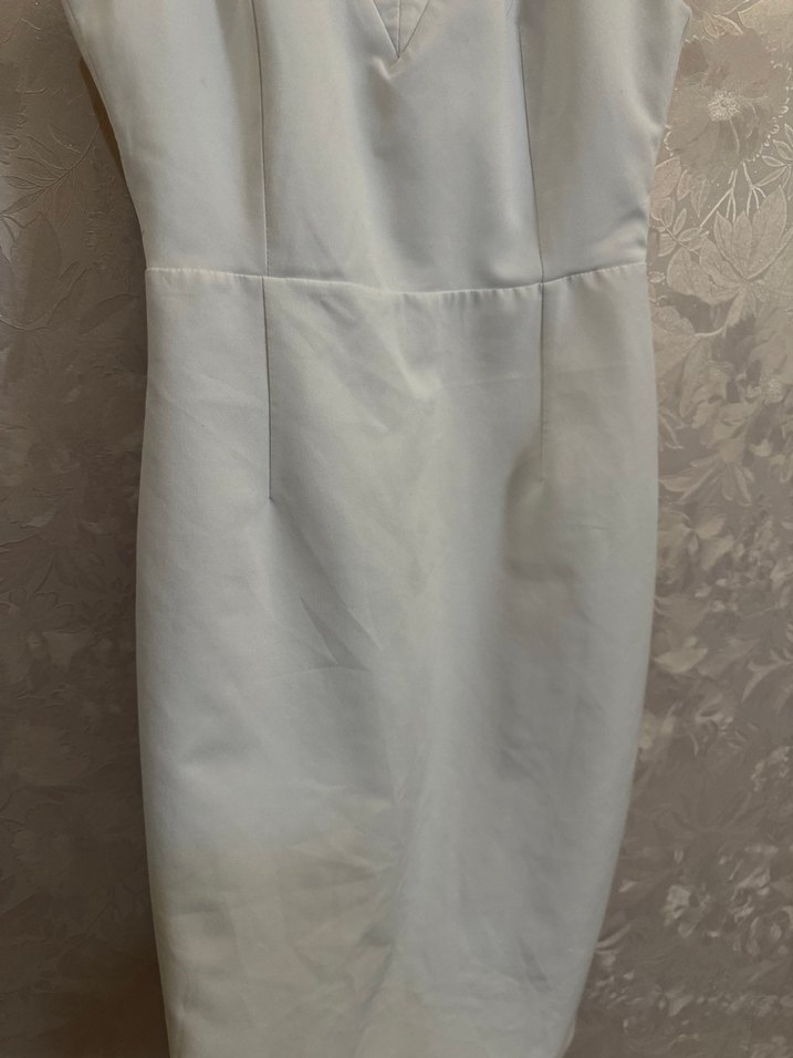 Düğmeli Beyaz V Yaka Uzun Abiye Elbise - Görsel 5