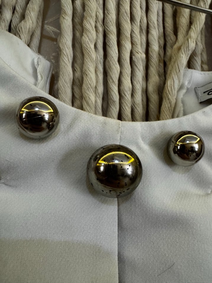 Düğmeli Beyaz V Yaka Uzun Abiye Elbise - Görsel 4