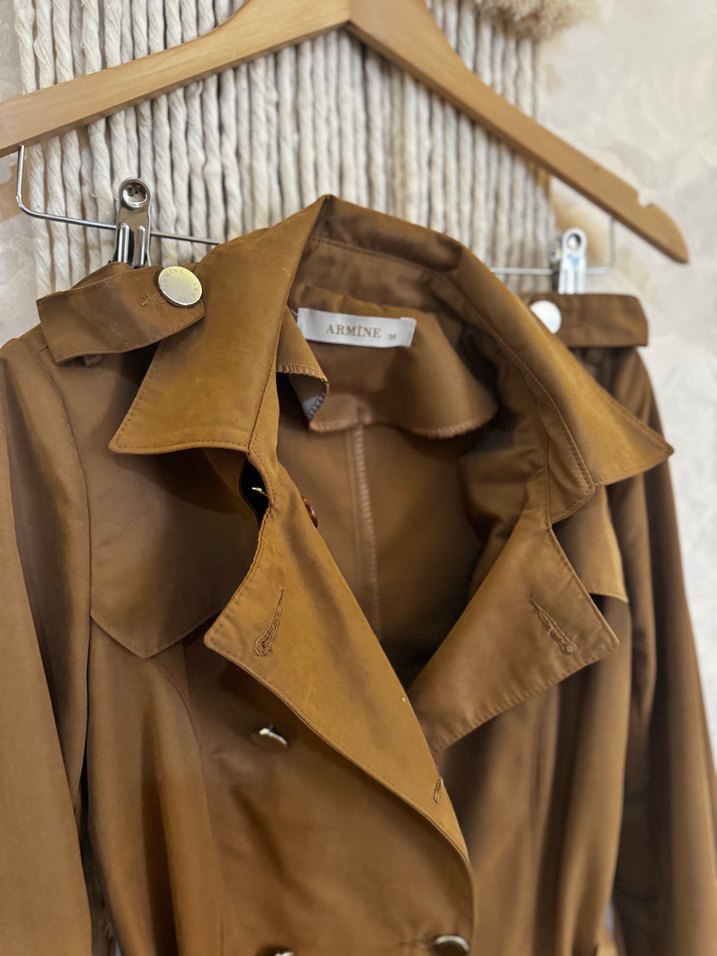 Armine  gold düğmeli camel trençkot - Görsel 2