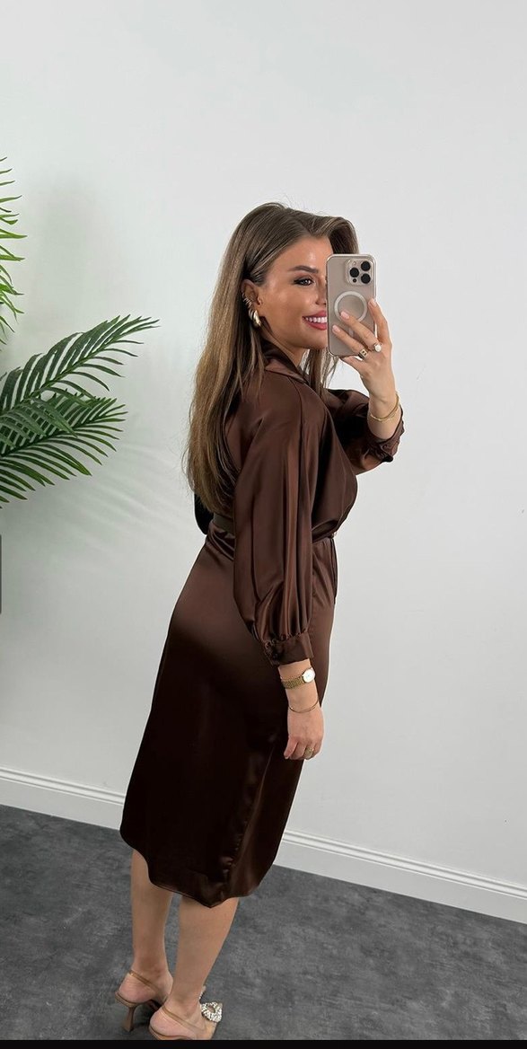 Kahverengi Uzun Saten Elbise - Görsel 5