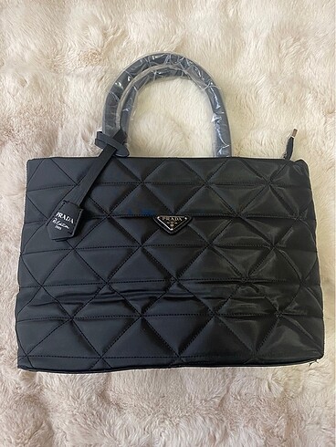 Prada çanta