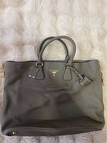 Prada çanta