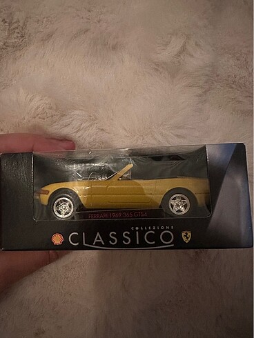 Classico Ferrari 1969 365 GTS4