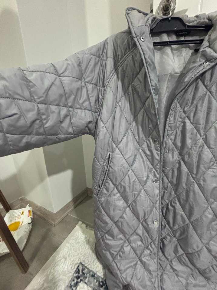 Düğmeli Gri Uzun Kadın Mont - Görsel 3