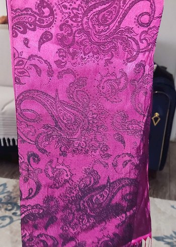 Pembe Kadın Şal