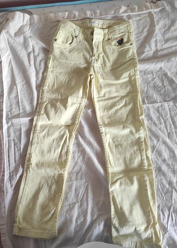 kız çocuğu sarı renk pantolon