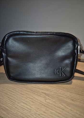 Calvin Klein Siyah Kadın Omuz Çantası