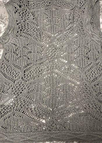 Gri V Yakalı Örgü Kolsuz Kadın Hırka - Görsel 3