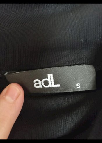 Siyah Uzun Kollu Gotik Baskılı Bluz - Görsel 3