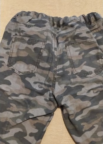 Gri Kamuflaj Desenli Rahat Kesim Erkek Şort - Görsel 4