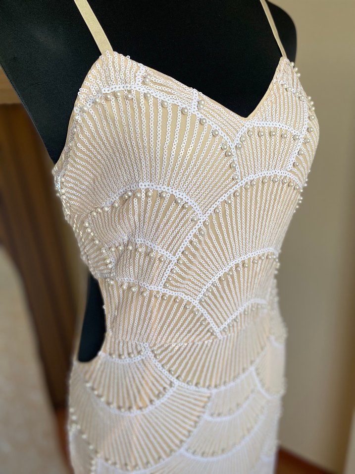 Boncuk İşlemeli Beyaz Uzun Abiye Elbise - Görsel 4