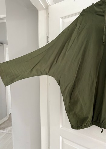 Hali yeşil kapşonlu ince gömlek tarzı - Görsel 5