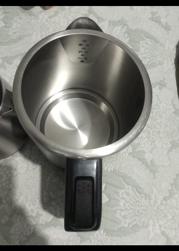 Beyaz ve gri elektrikli su ısıtıcısı - Görsel 6