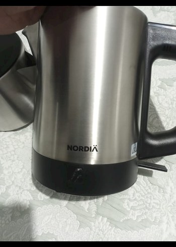 Beyaz ve gri elektrikli su ısıtıcısı - Görsel 2