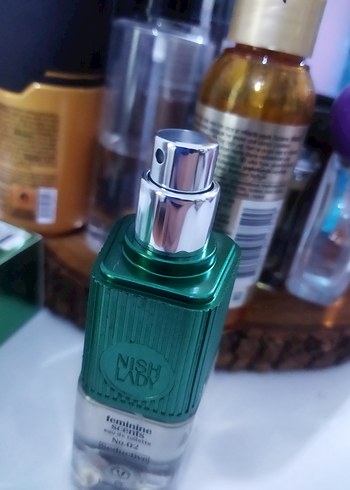 Yeşil Şişede Kadın Parfümü - Görsel 2