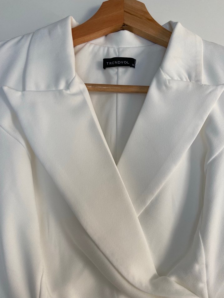 Beyaz Elbise - Görsel 2