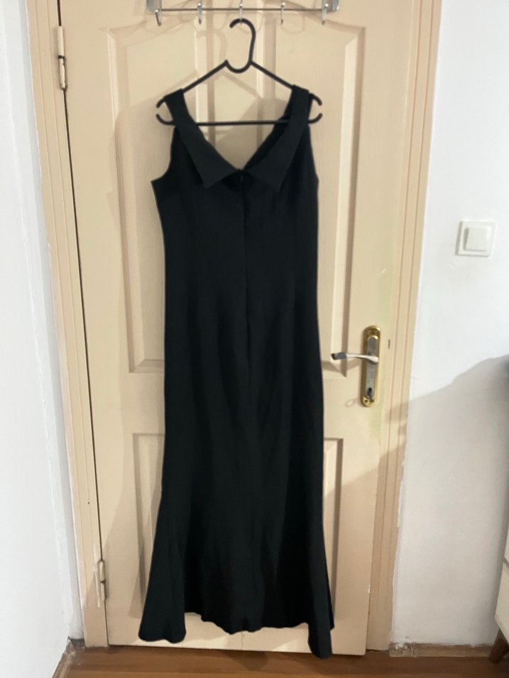 siyah yirtmacli elbise - Görsel 5