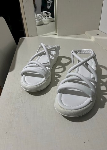 Beyaz Kadın Dolgu Topuk Sandalet - Görsel 2