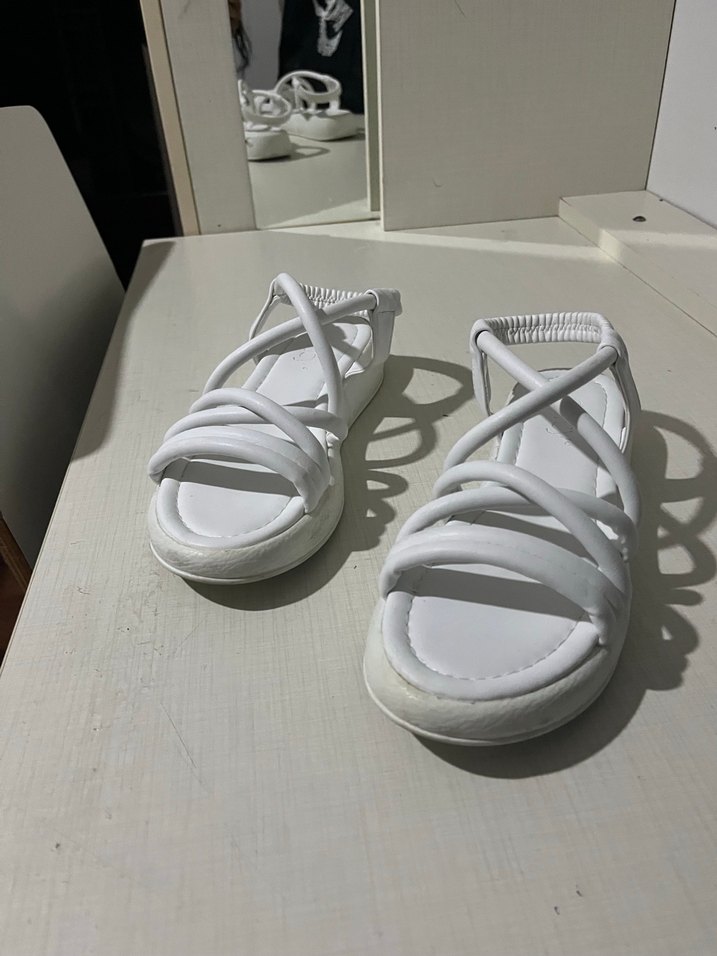 Beyaz Kadın Dolgu Topuk Sandalet - Görsel 2