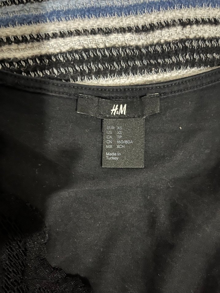 Dantel Detaylı Siyah V Yaka Kadın Atlet - Görsel 2