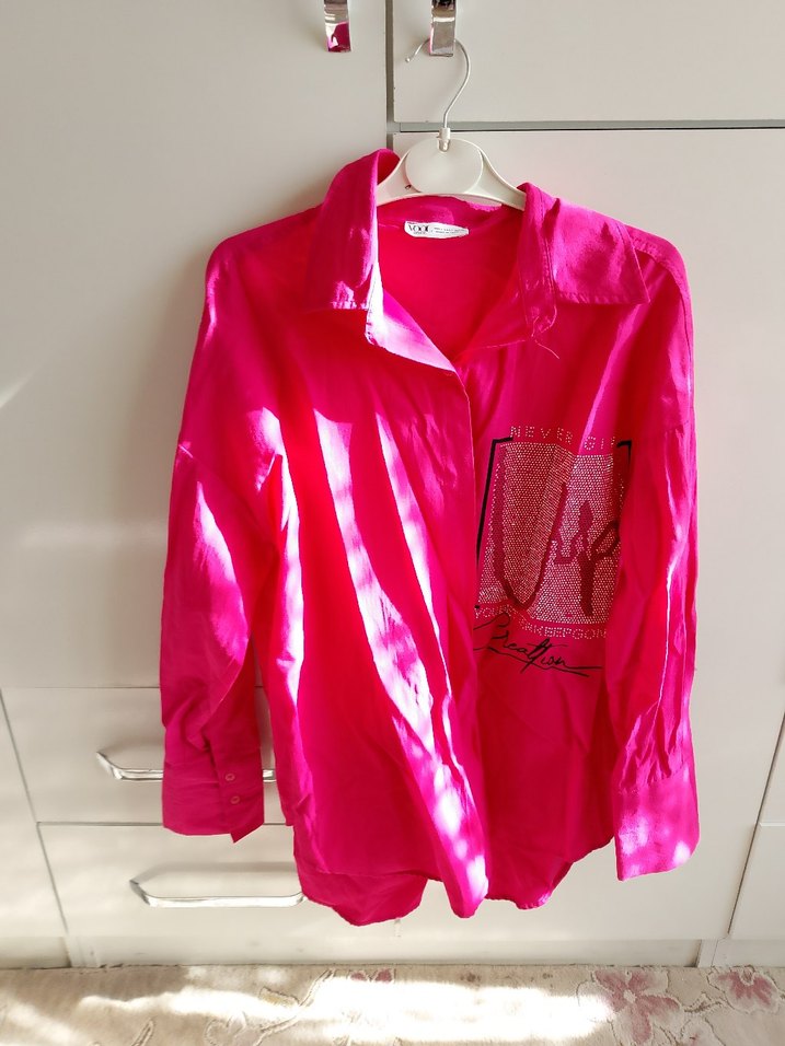 Pullu Kapüşonlu Pembe Kız Tişörtü - Görsel 2