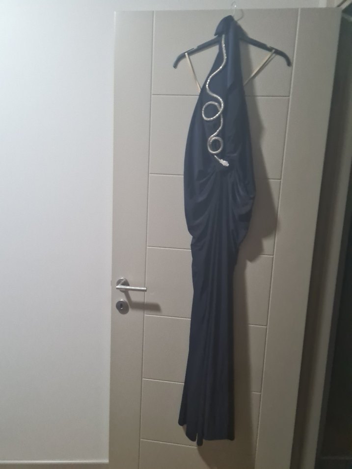 Drapeli Siyah Yılan Desenli Uzun Kadın Elbise - Görsel 2