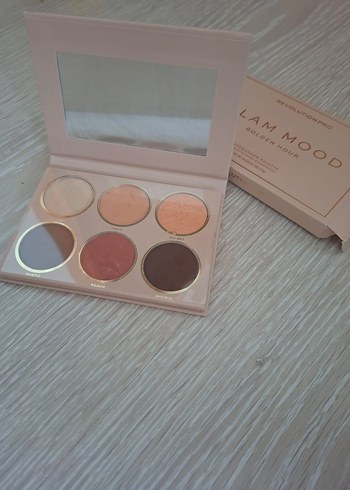 Beden Revolution Pro Glam Mood Altın Far Paleti