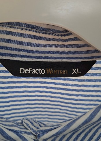 Düğmeli Çizgili Mavi Keten Kadın Gömlek - Görsel 3